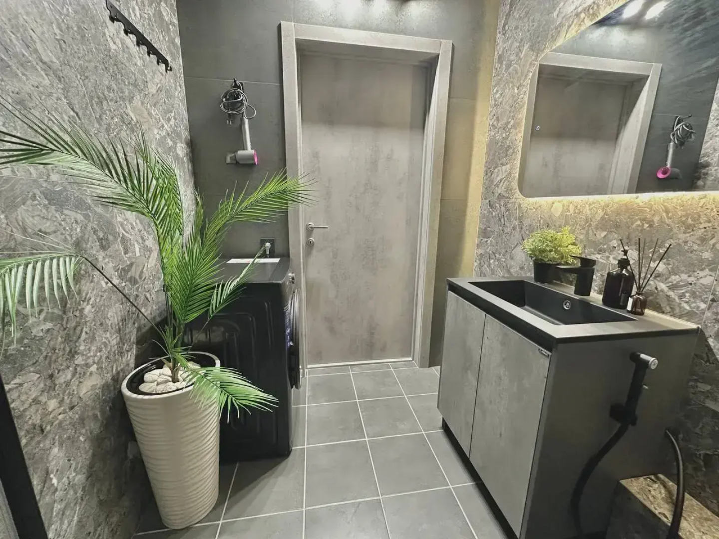 Квартира Поделам Просторная  с видом на озеро