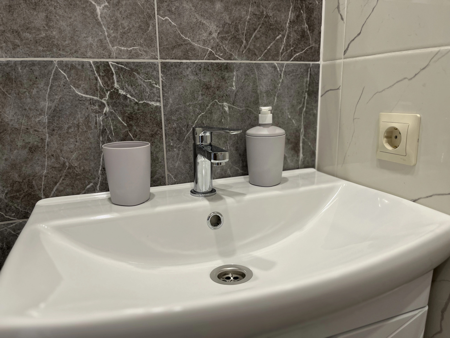 Квартира Апартаменты в Центре Гагры с Видом на Море и Горы