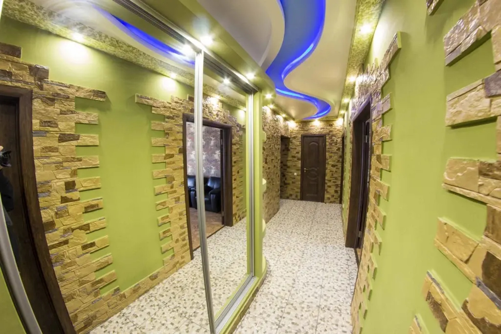 Апартаменты Хоум Отель на Менделеева