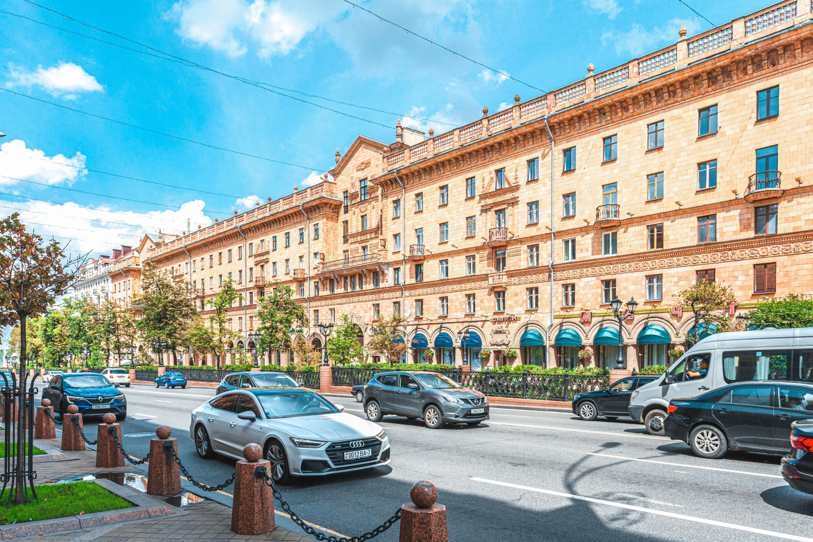 Апартаменты Улучшенные на Октябрьской Площади