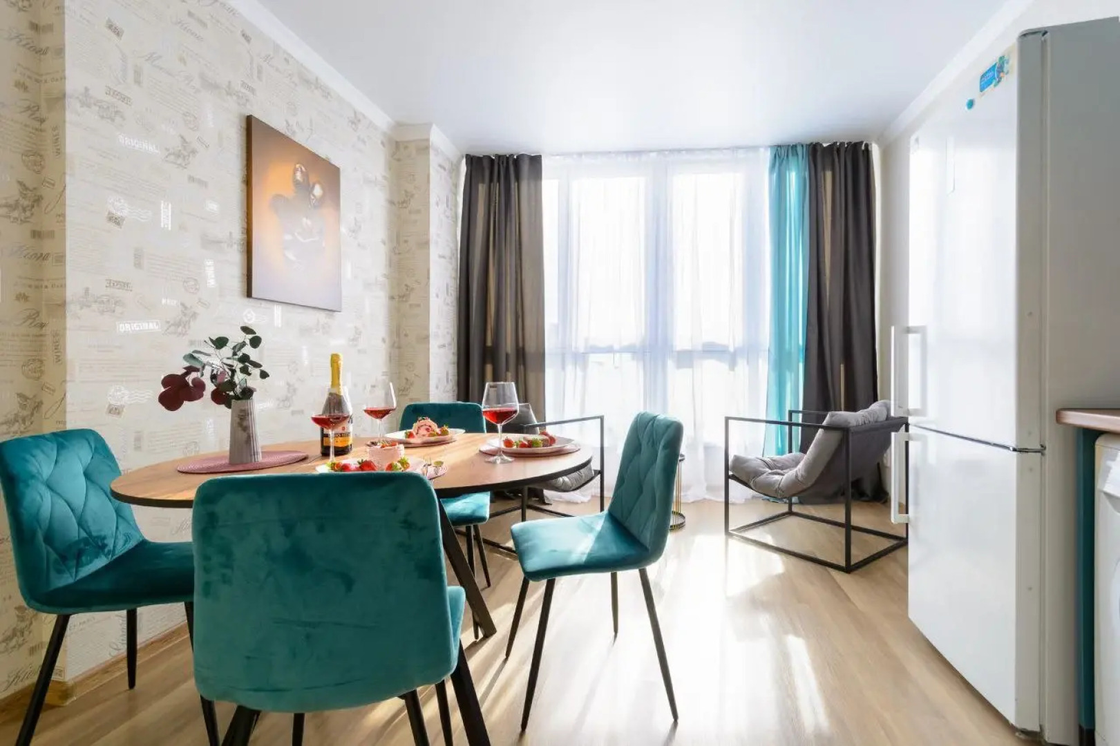 Квартира с панорамным видом на город рядом с парком Галицкого. Сеть Мята