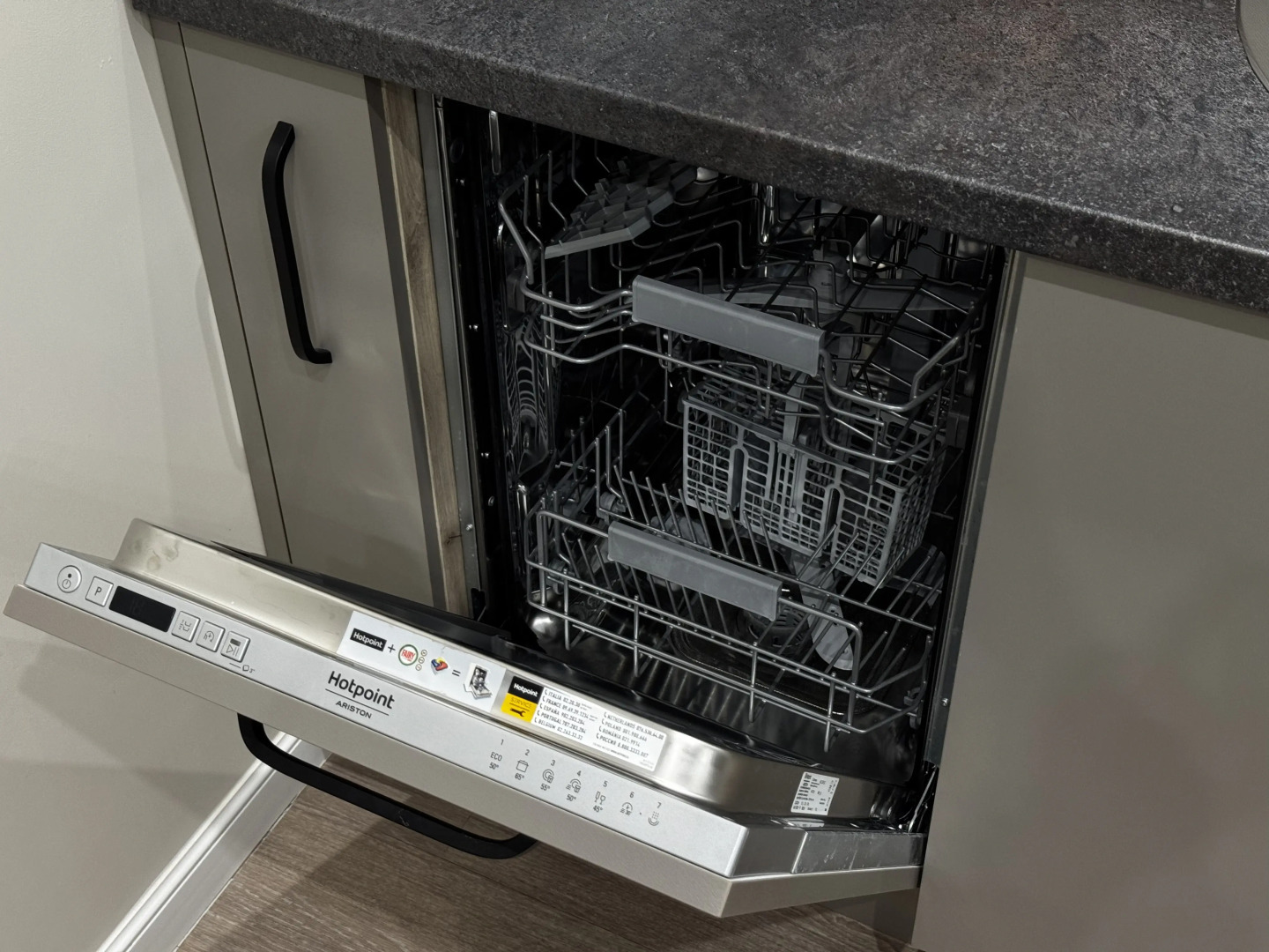 Апартаменты  Apart SV4 Цоколь Раушен Престиж