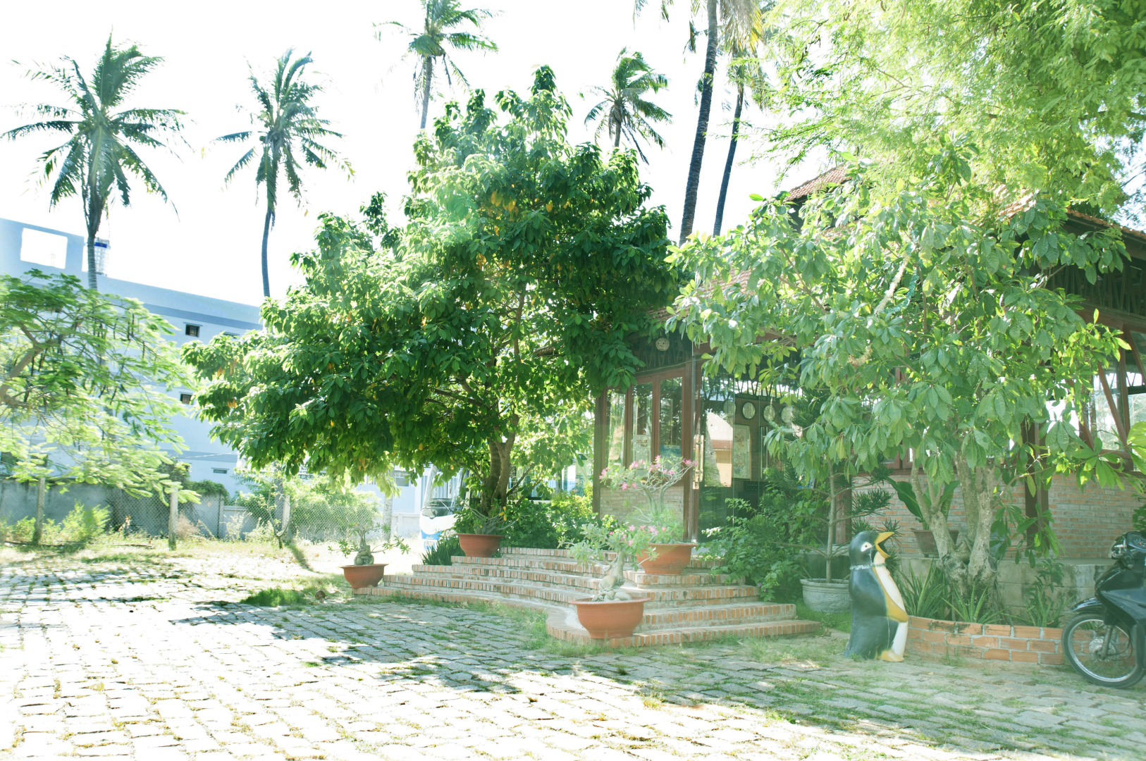 Отель Little Paris Resort & Spa Mui Ne