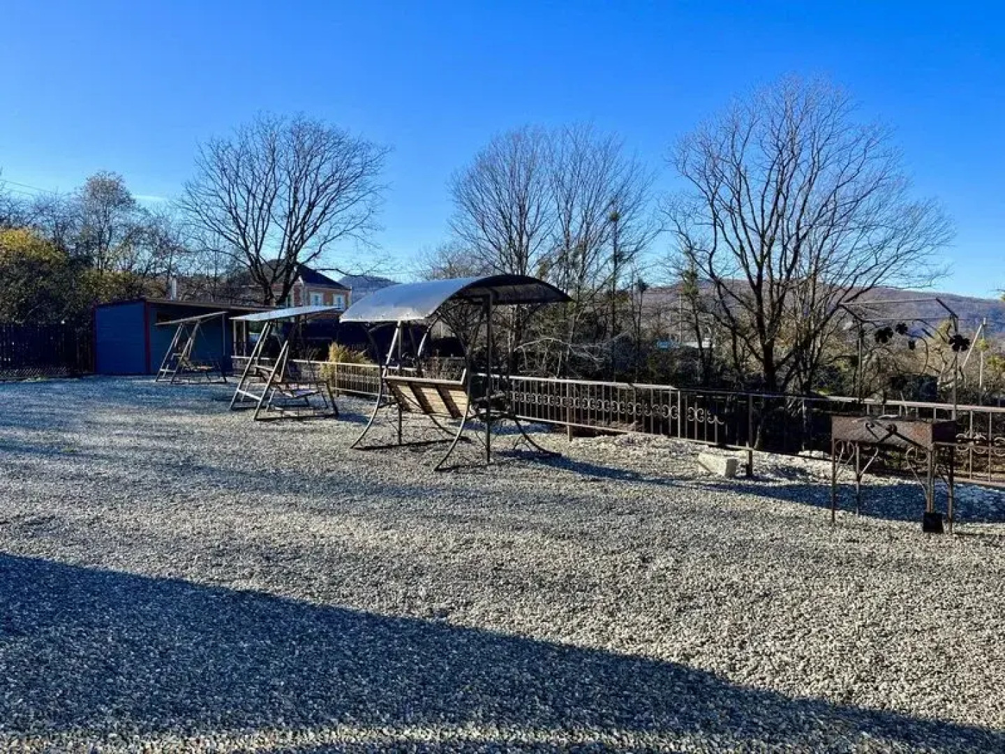 Гостевой дом У Пруда от Травел Хотелс Антураж