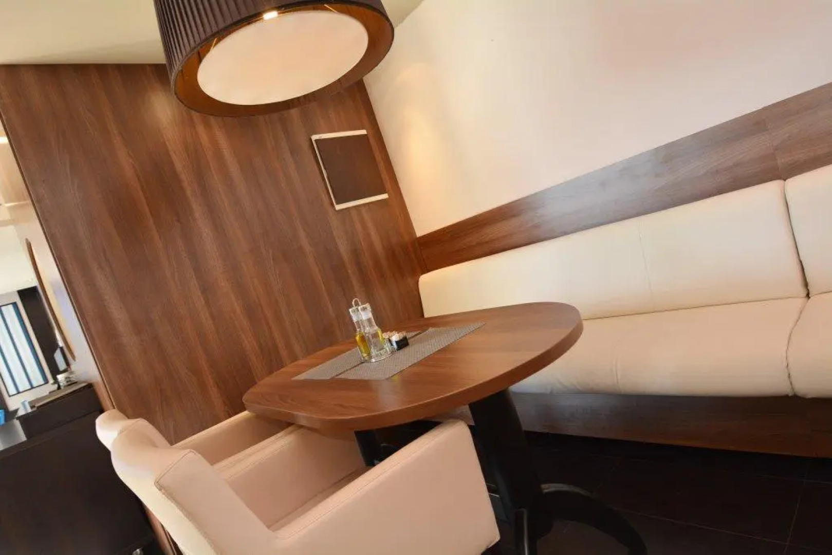 Отель Swiss Holiday