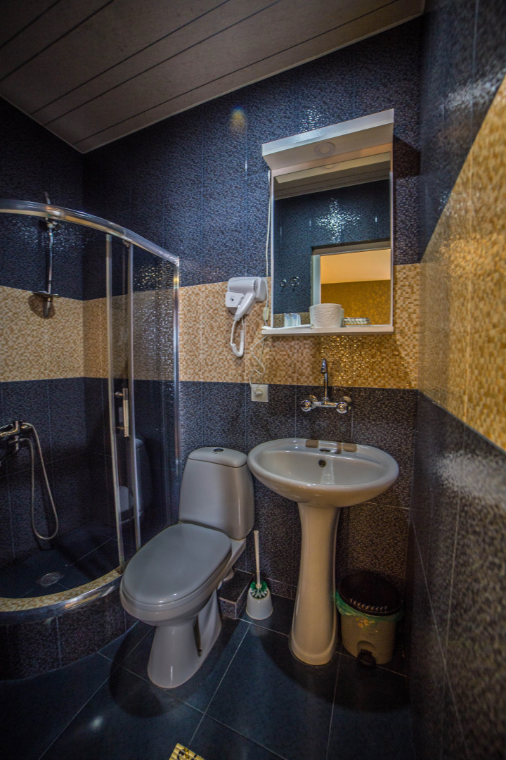 Отель Qeroli old town