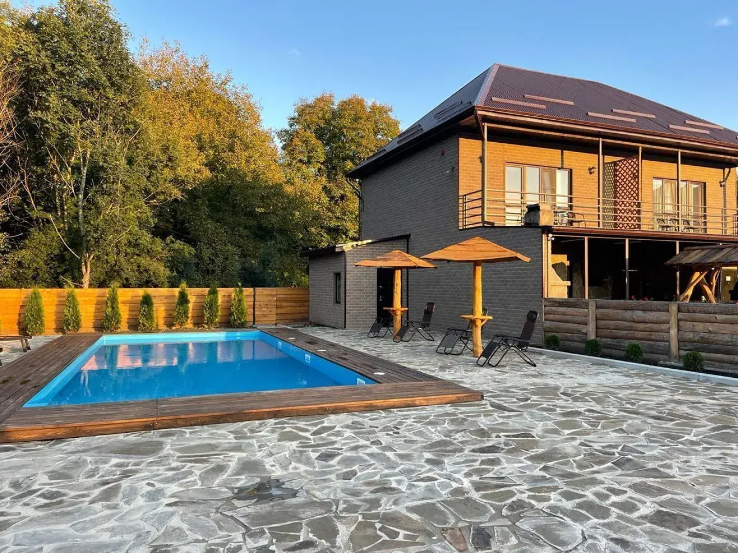 Частный дом с баней, бассейном и мангалом