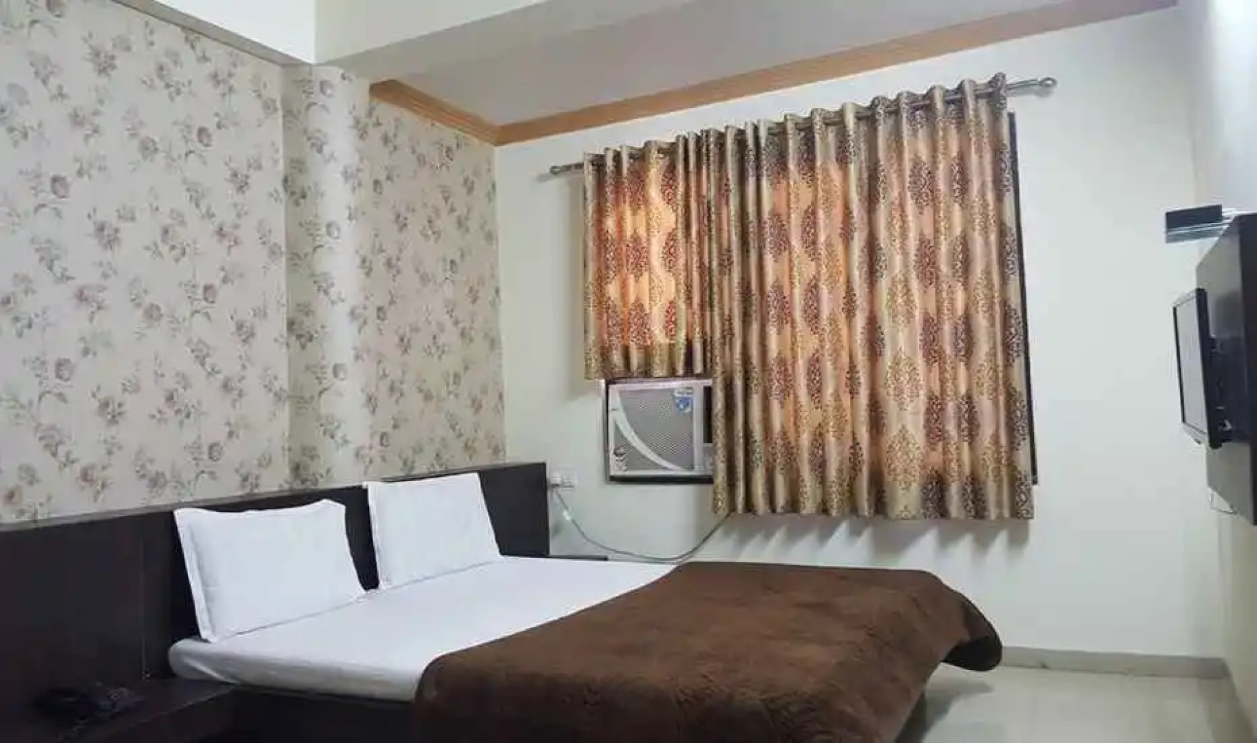 Отель Sun Shine by Sky Stays