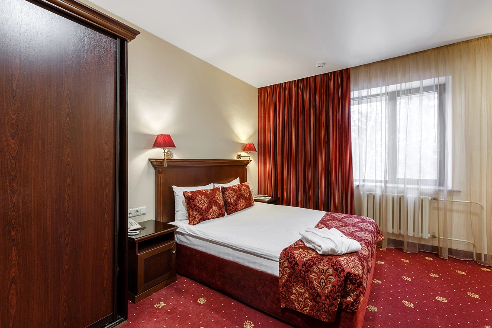 Клуб Отель Корона