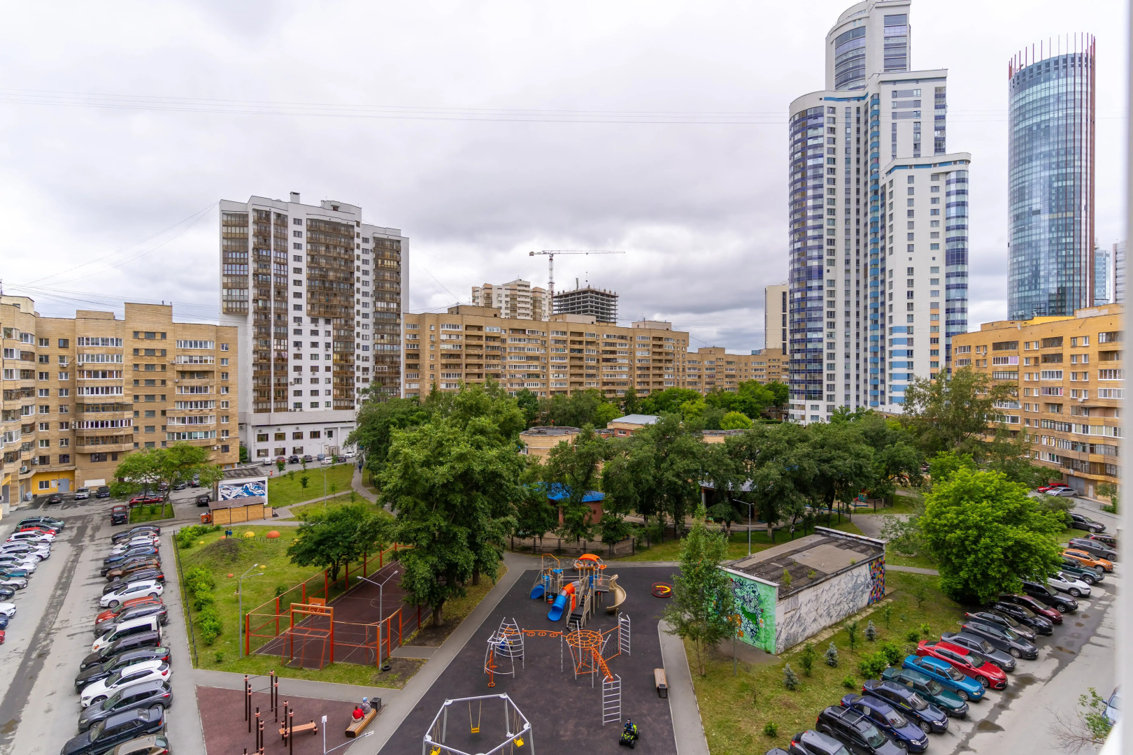 Апартаменты Трёхкомнатные с джакузи на Антона Валека 12