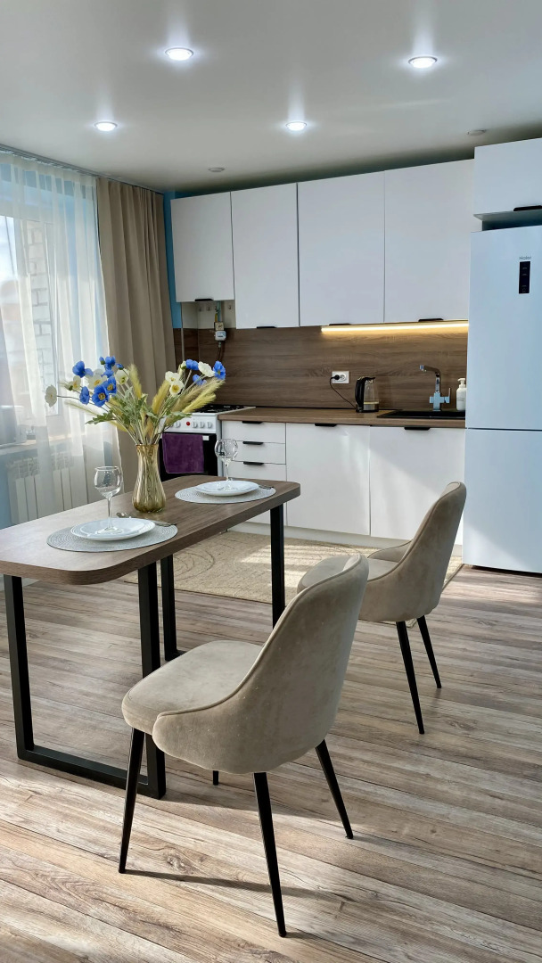 Квартира Ваш Оазис Спокойствия с Видом на Реку и Горы в Центре Городской Жизни