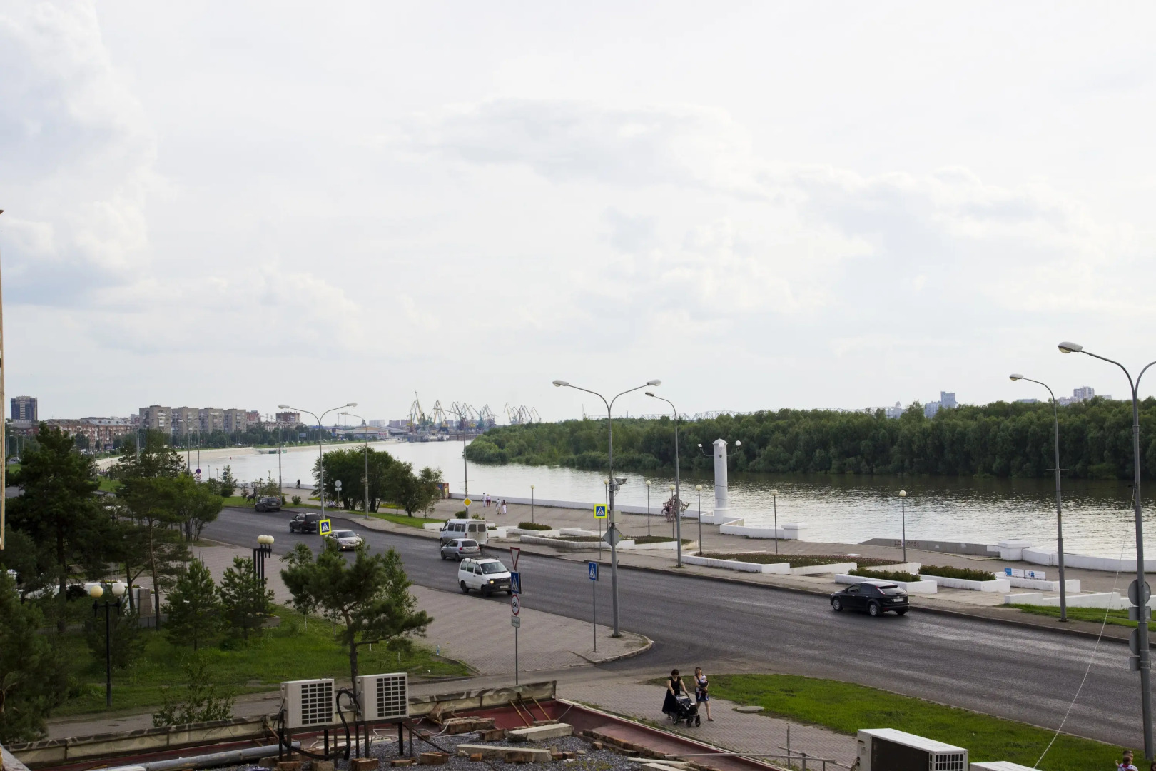 Апартаменты на Иртышской набережной 29