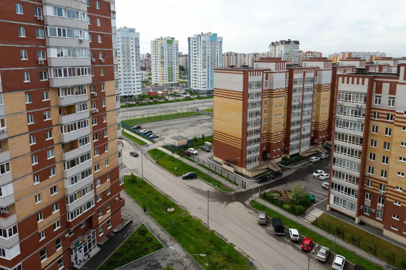 Сакура рядом ТЦ Кристалл