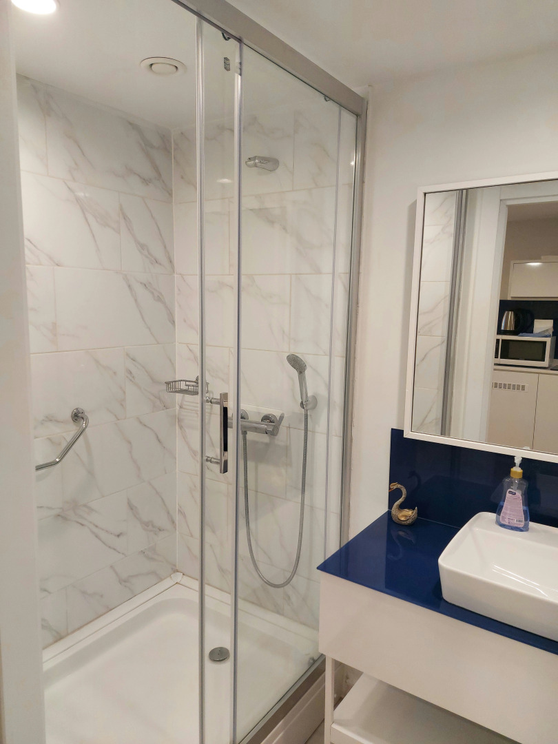 Апарт-Отель Студия на 1 Линии для Трех Гостей