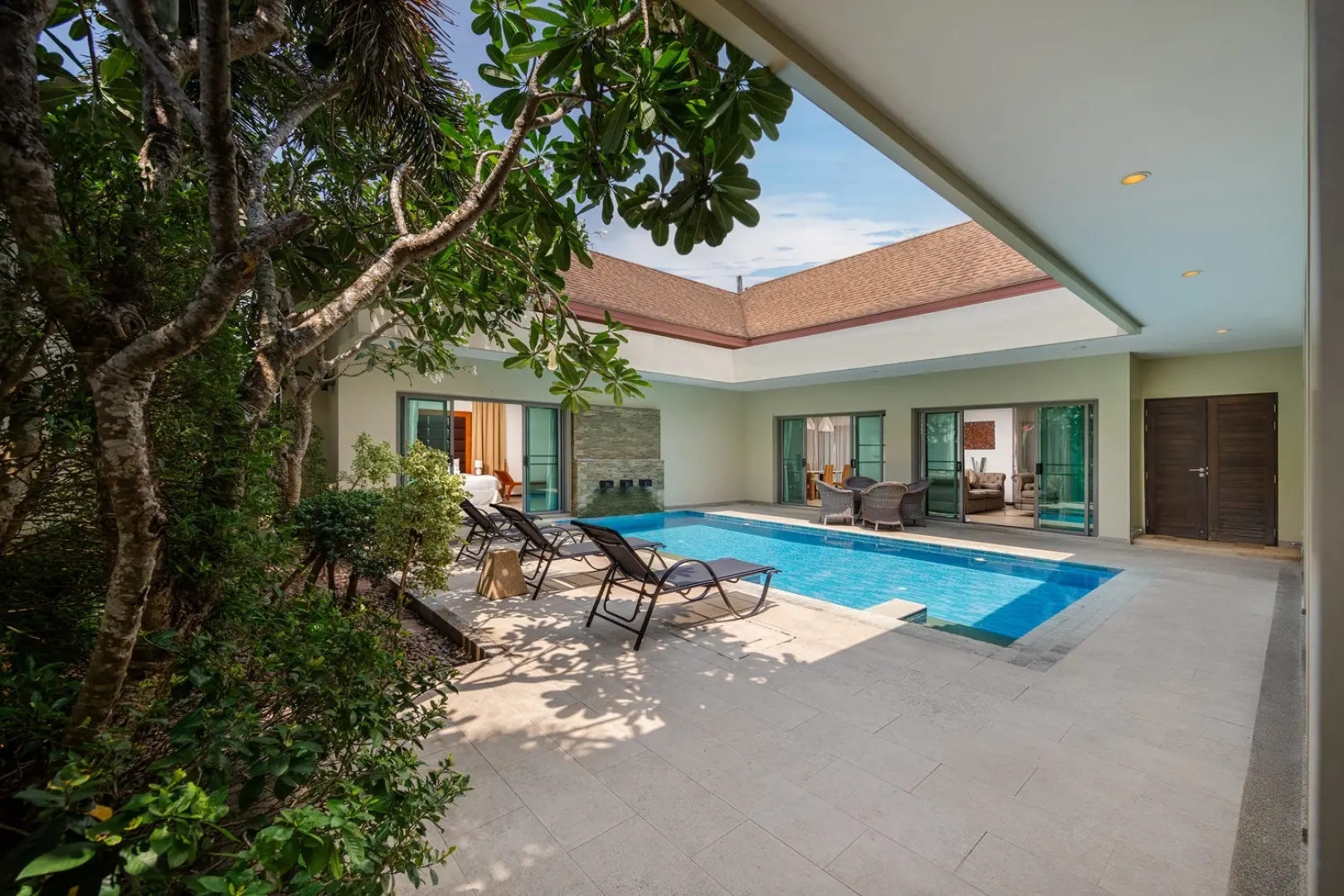 Вилла Nai Harn Pool Villa Bond