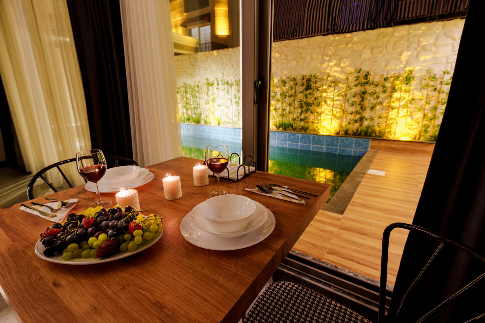 Отель Mrt Suites Lara