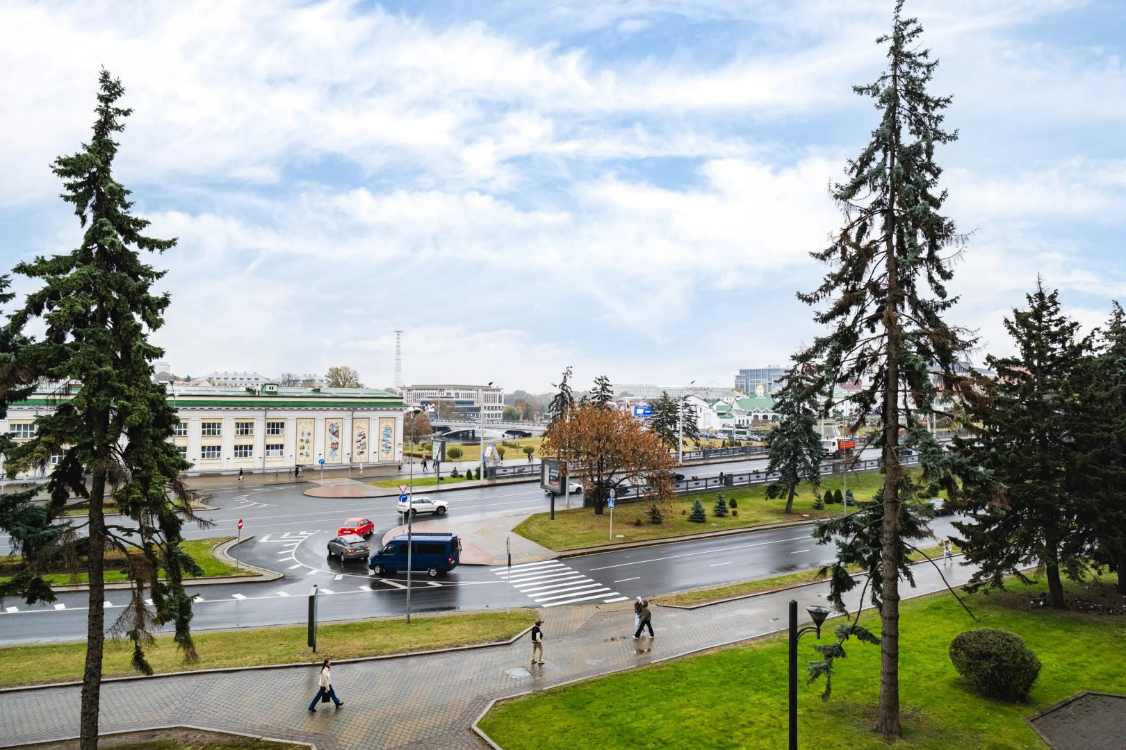 Апартаменты в Центре Минска с Видом на Реку Свислочь