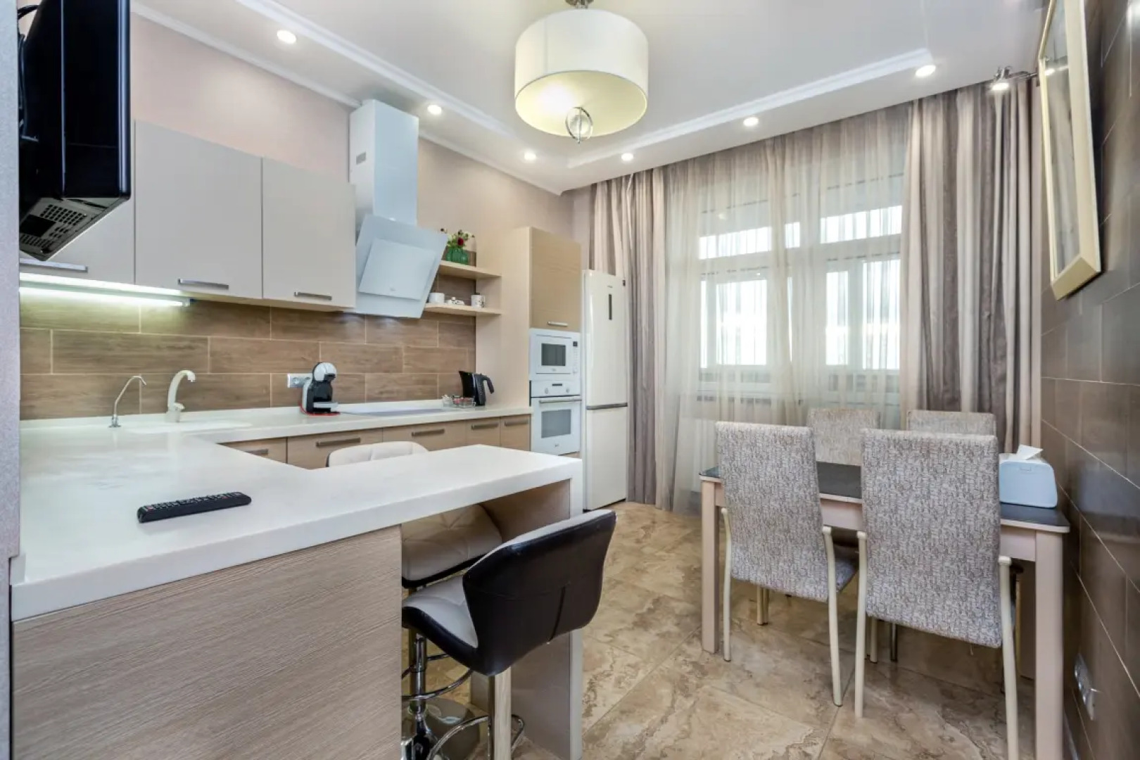 АПАРТАМЕНТЫ REHOME24 на 20 этаже c балконом