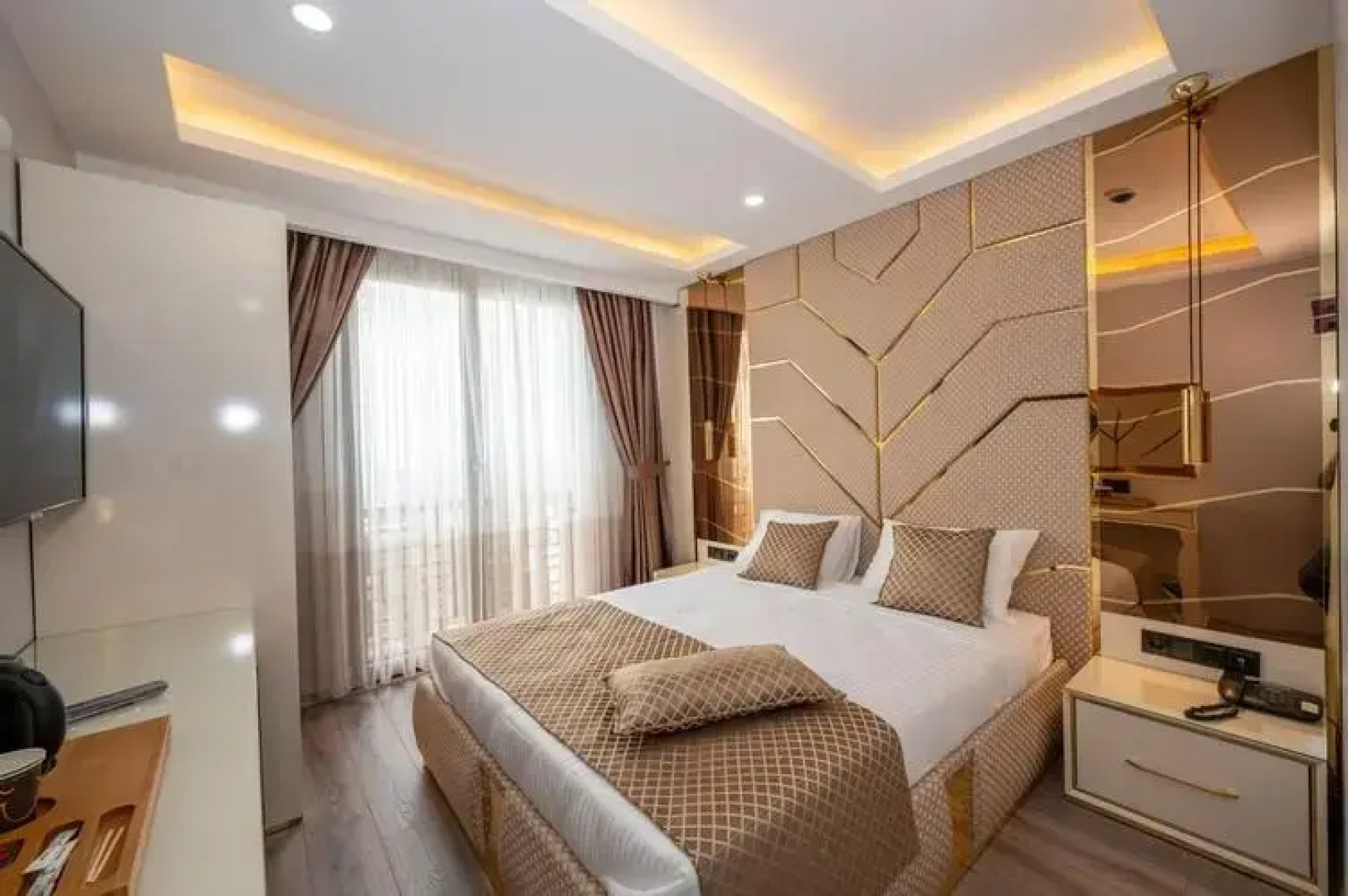 Luxury Airport Hotel by Zazzoni