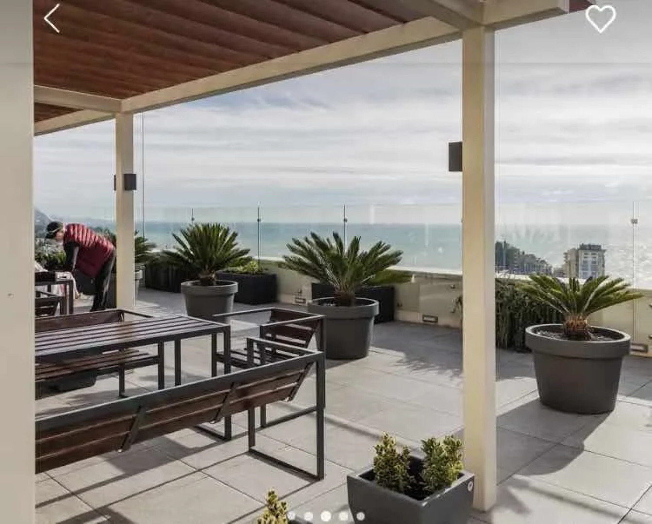 Апартаменты у Дендрария в ЖК Метрополь на самом высоком этаже, где есть бассейн