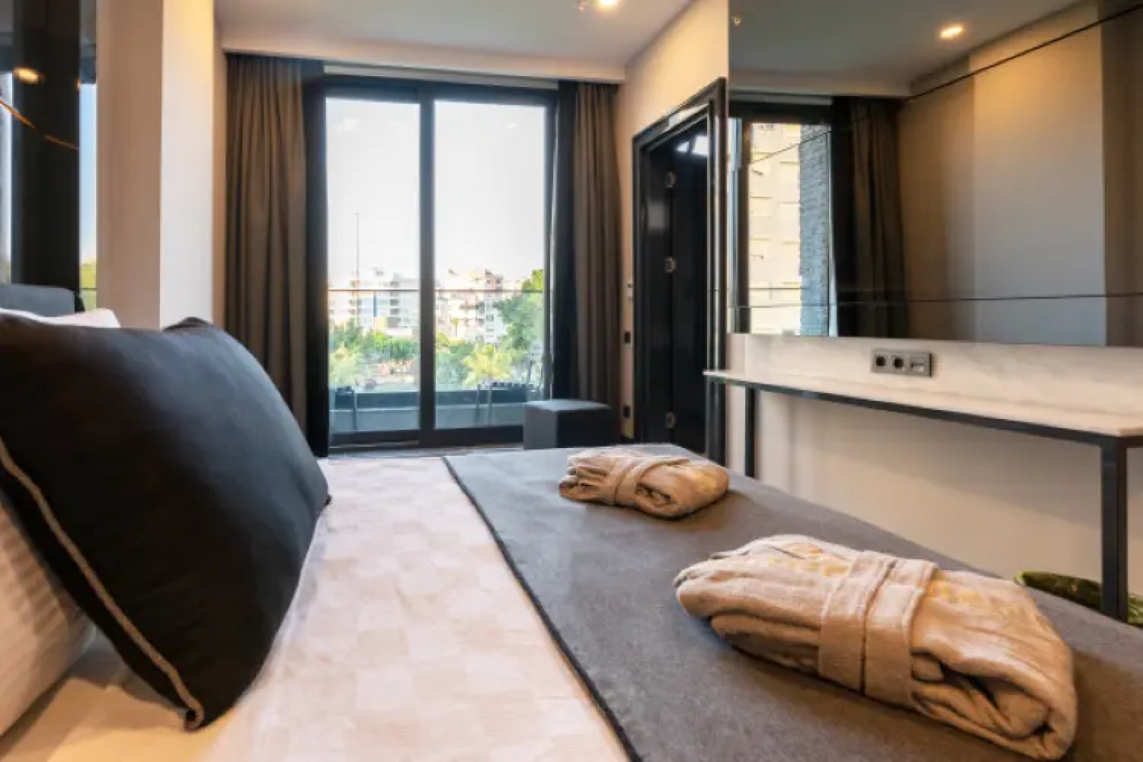 Отель Lucky Monkey