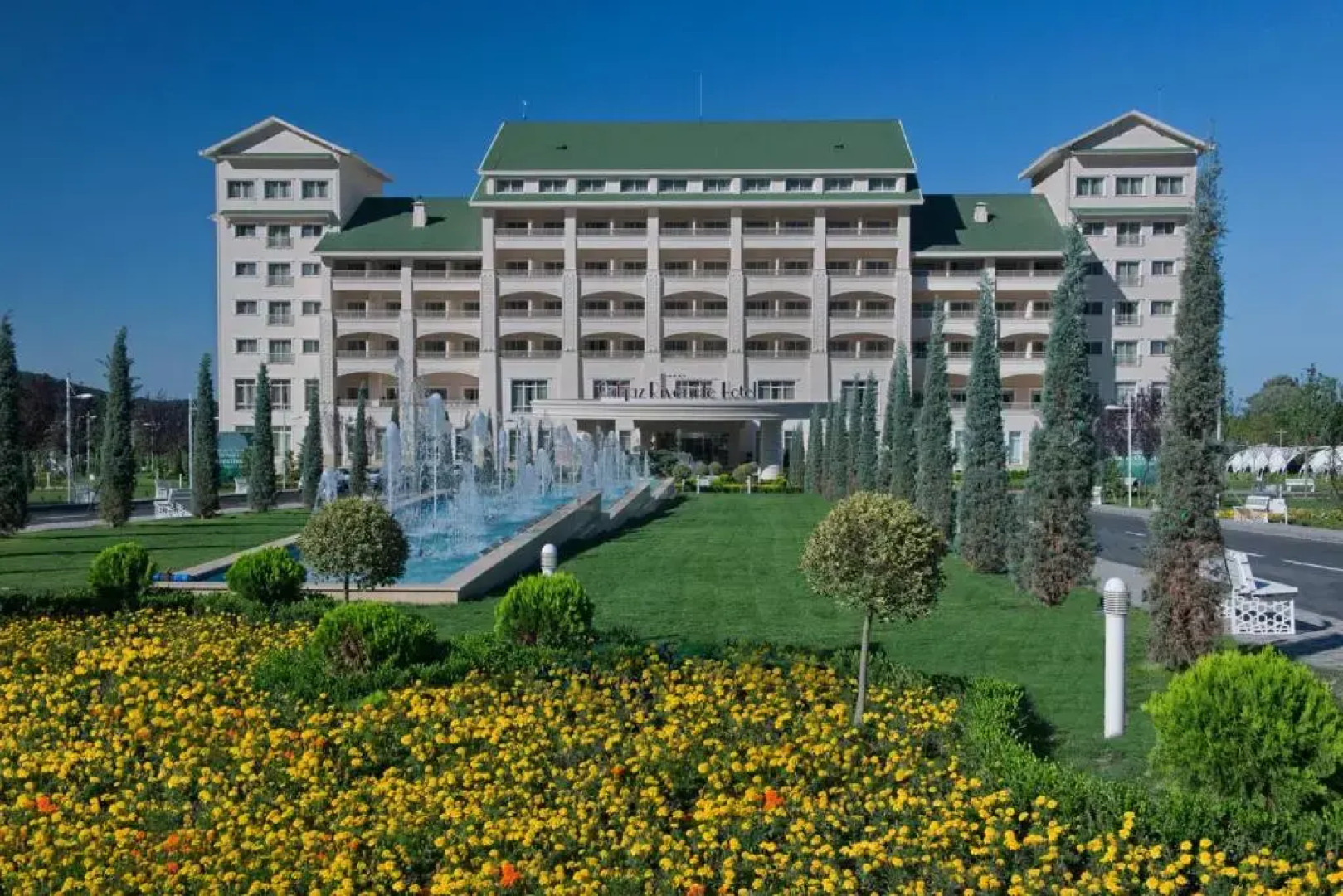 Отель Qafqaz Riverside