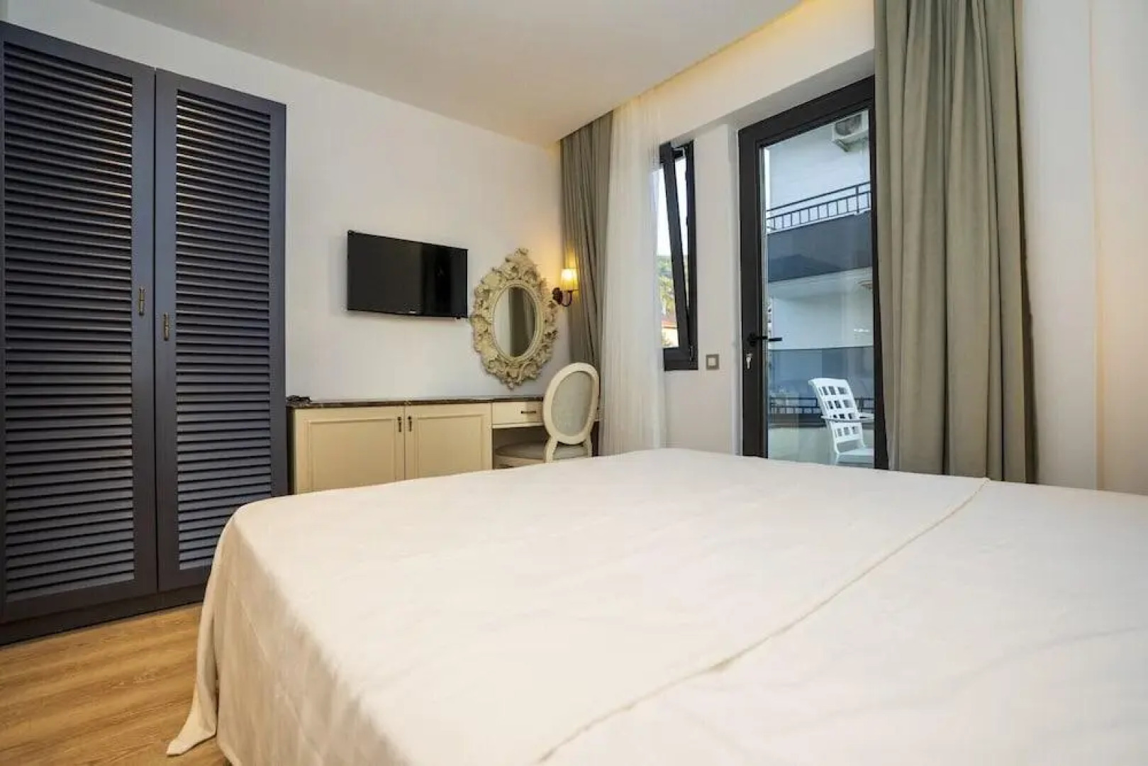 Апарт-отель Channel Suites