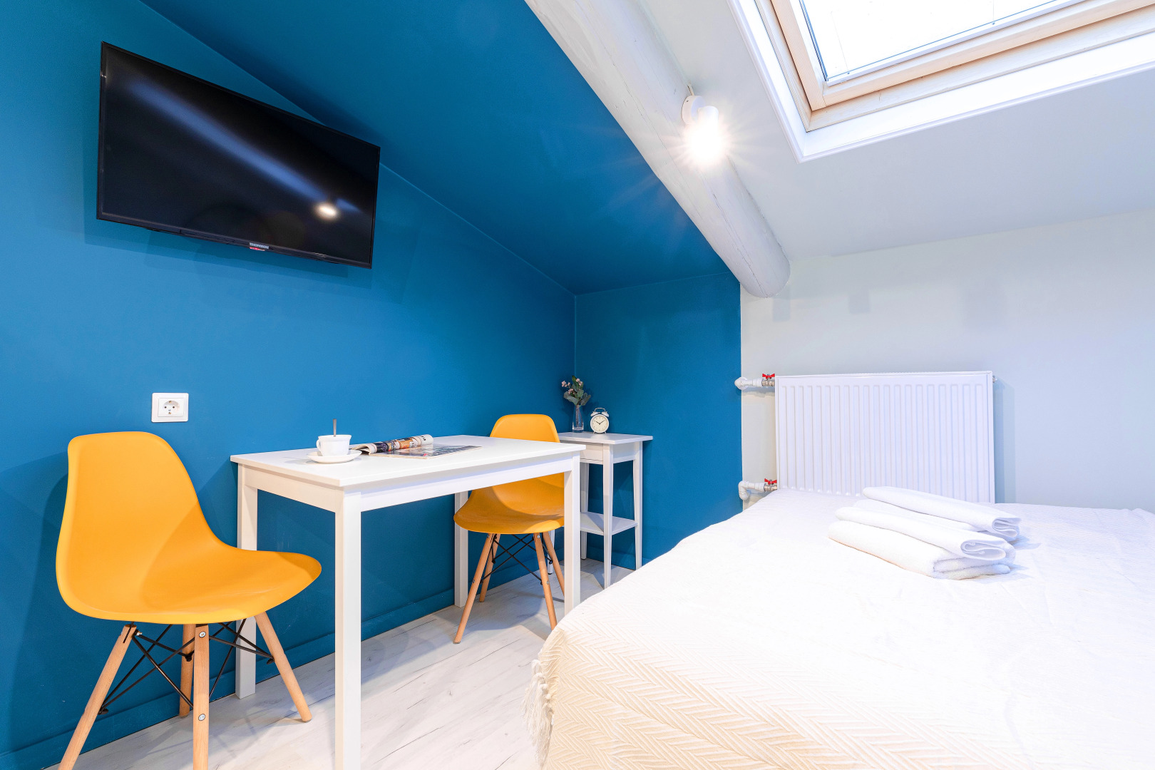 Апартаменты в мансарде LeoHotels на Лоцманской, 20