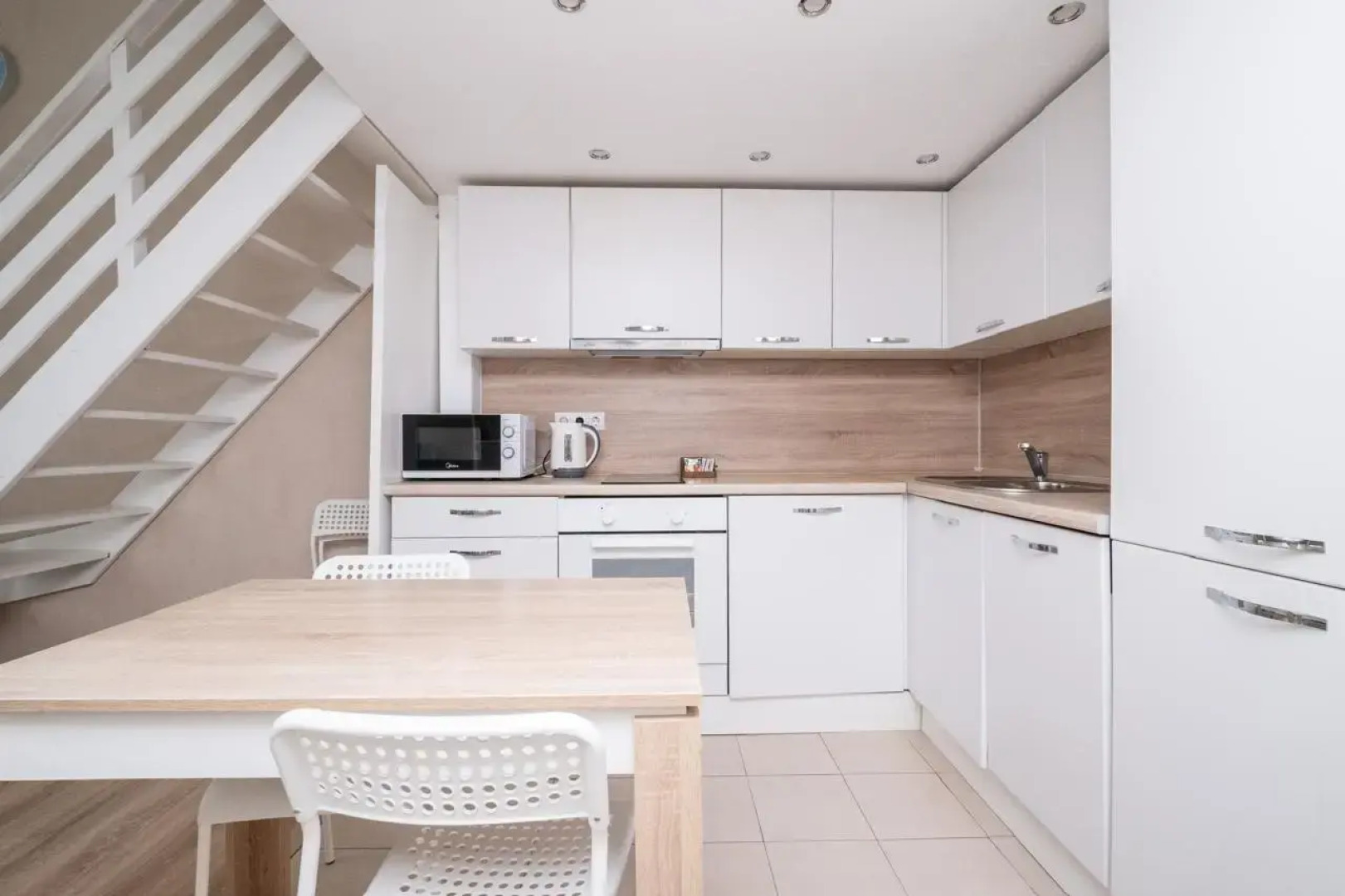 Апартаменты Двухуровневая студия на Роторной