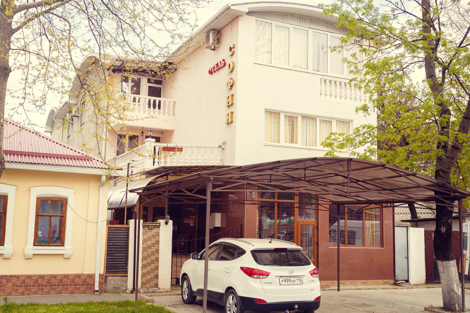 Отель София