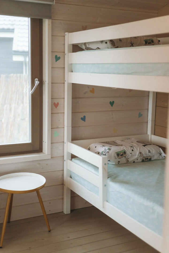 Частный дом с баней бочкой у воды и леса