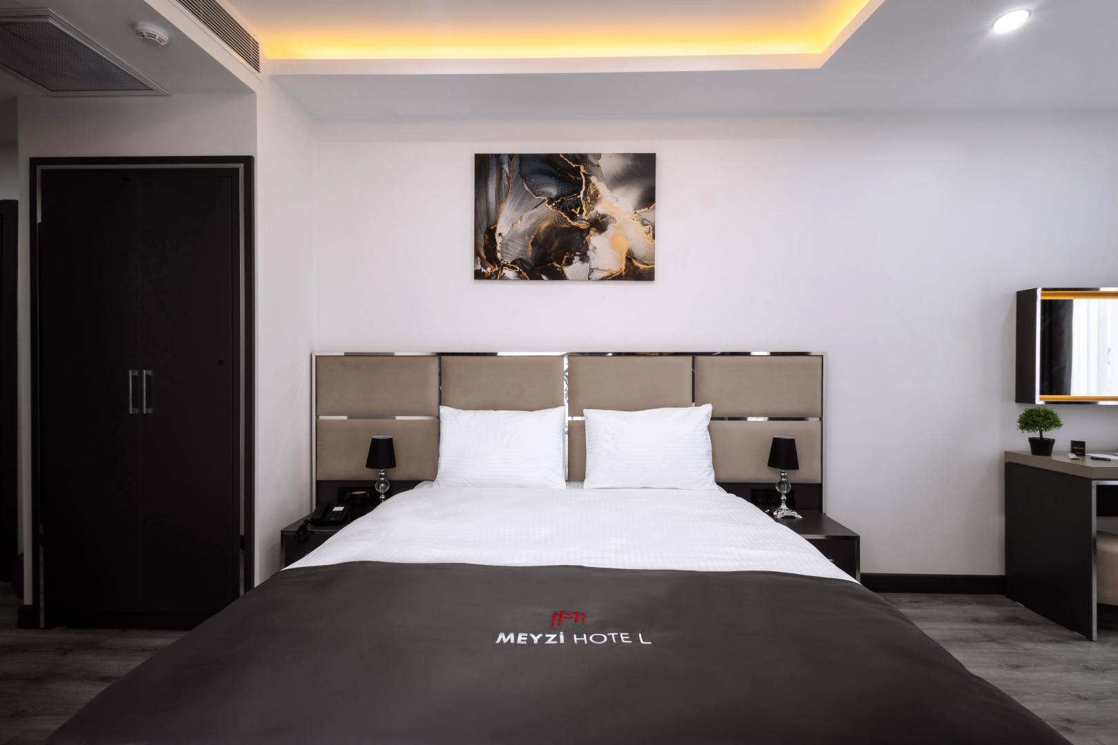 Meyzi Hotel