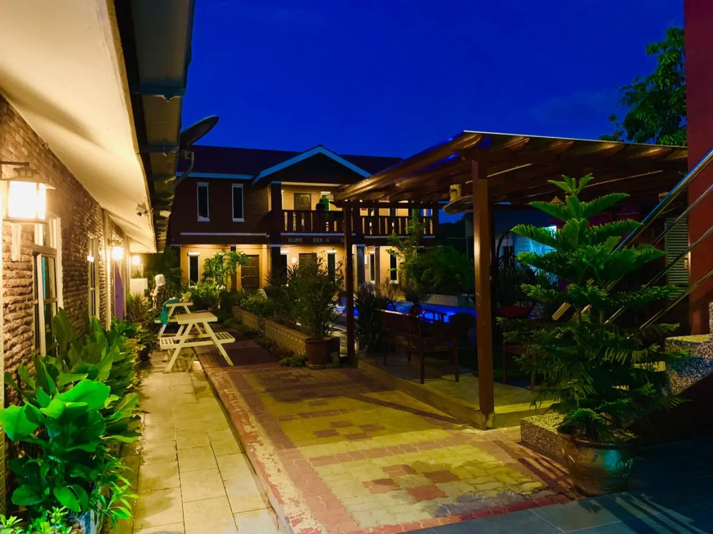 Отель Dlima Beach Inn Langkawi