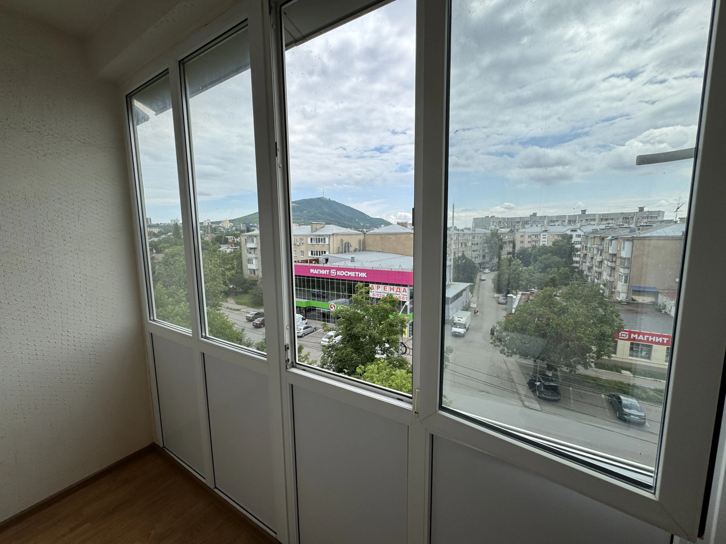 Апартаменты Уютная светлая 2-комнатная квартира с видом на Машук