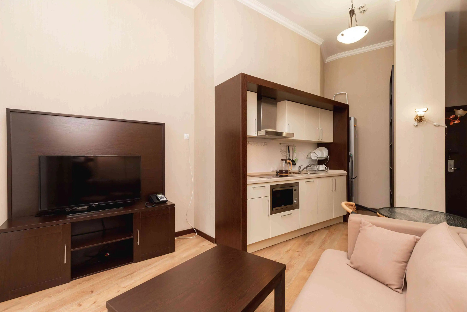 Апартаменты Море Апартаментов на набережной Времена Года