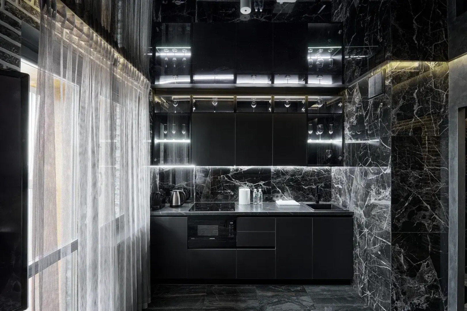 Апартаменты Reverie Black Space