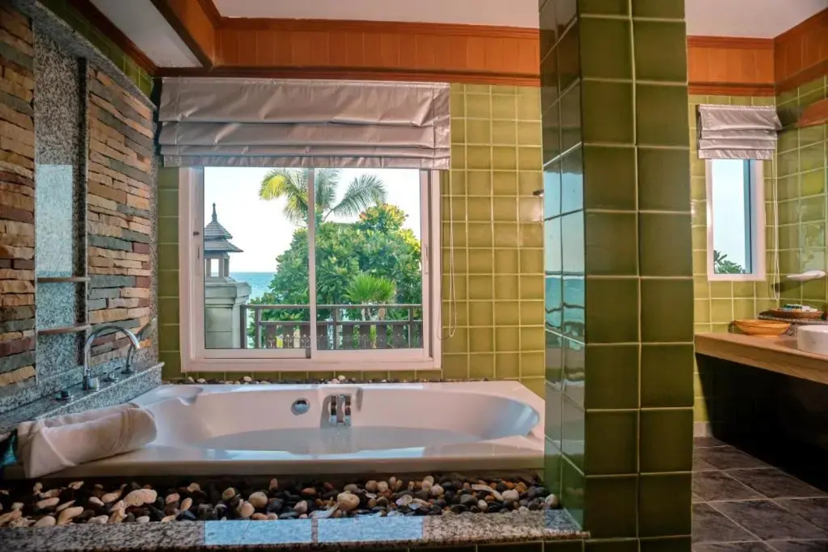Курортный отель Aloha Resort