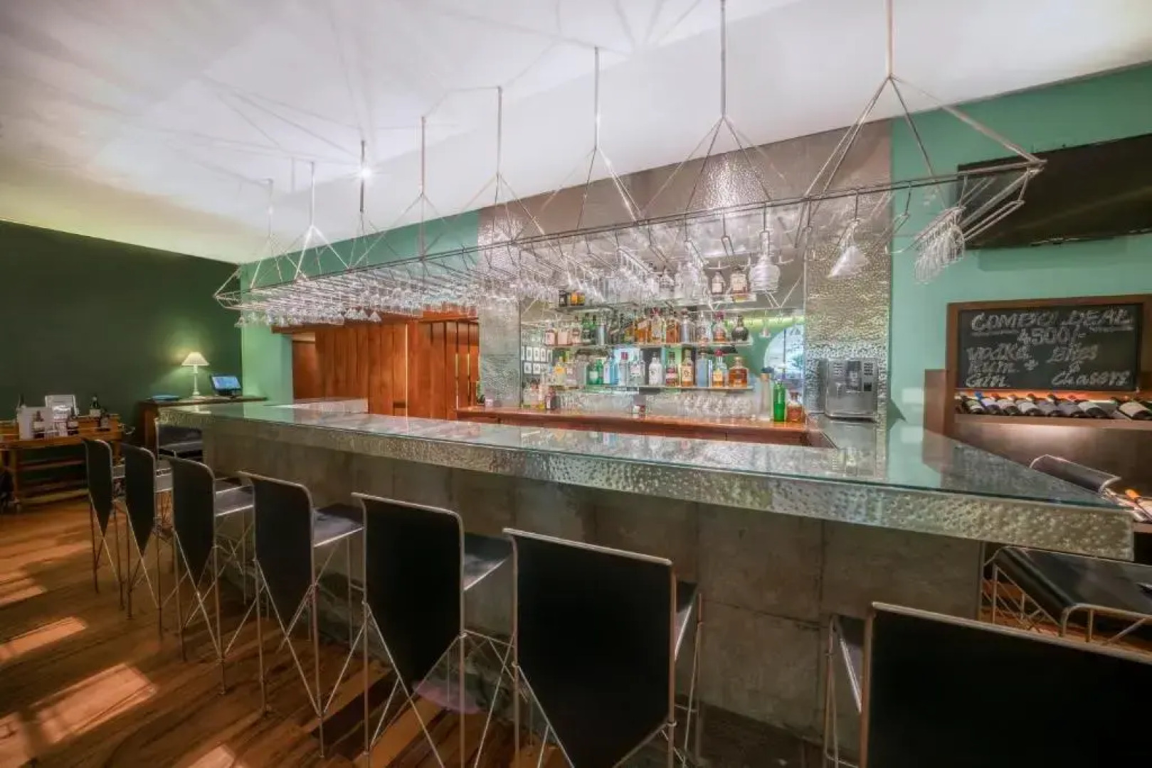 Курортный отель The Blue Water - Bawa Heritage - City Resort Hotel