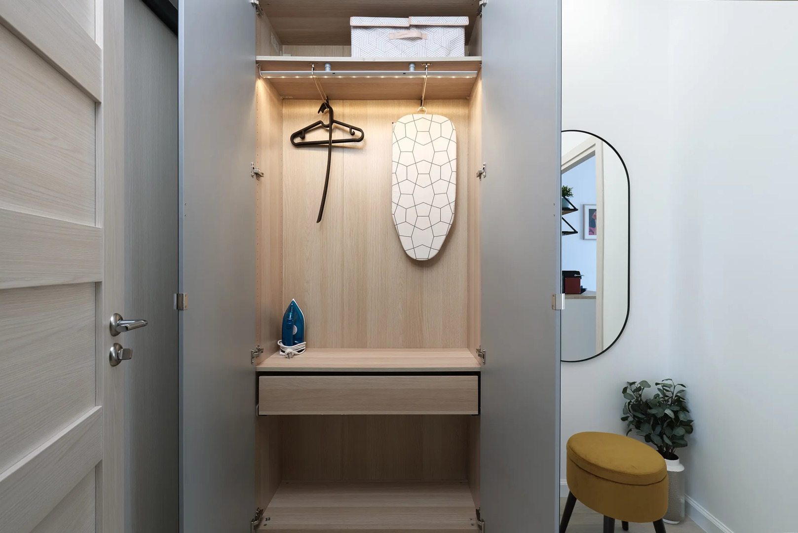 Апартаменты F-Apart с видом на небоскрёб Лахта в стильном интерьере