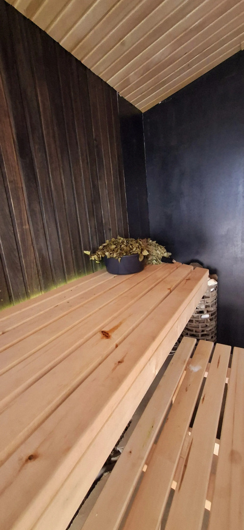 Гостевой Дом с кораблем на берегу реки