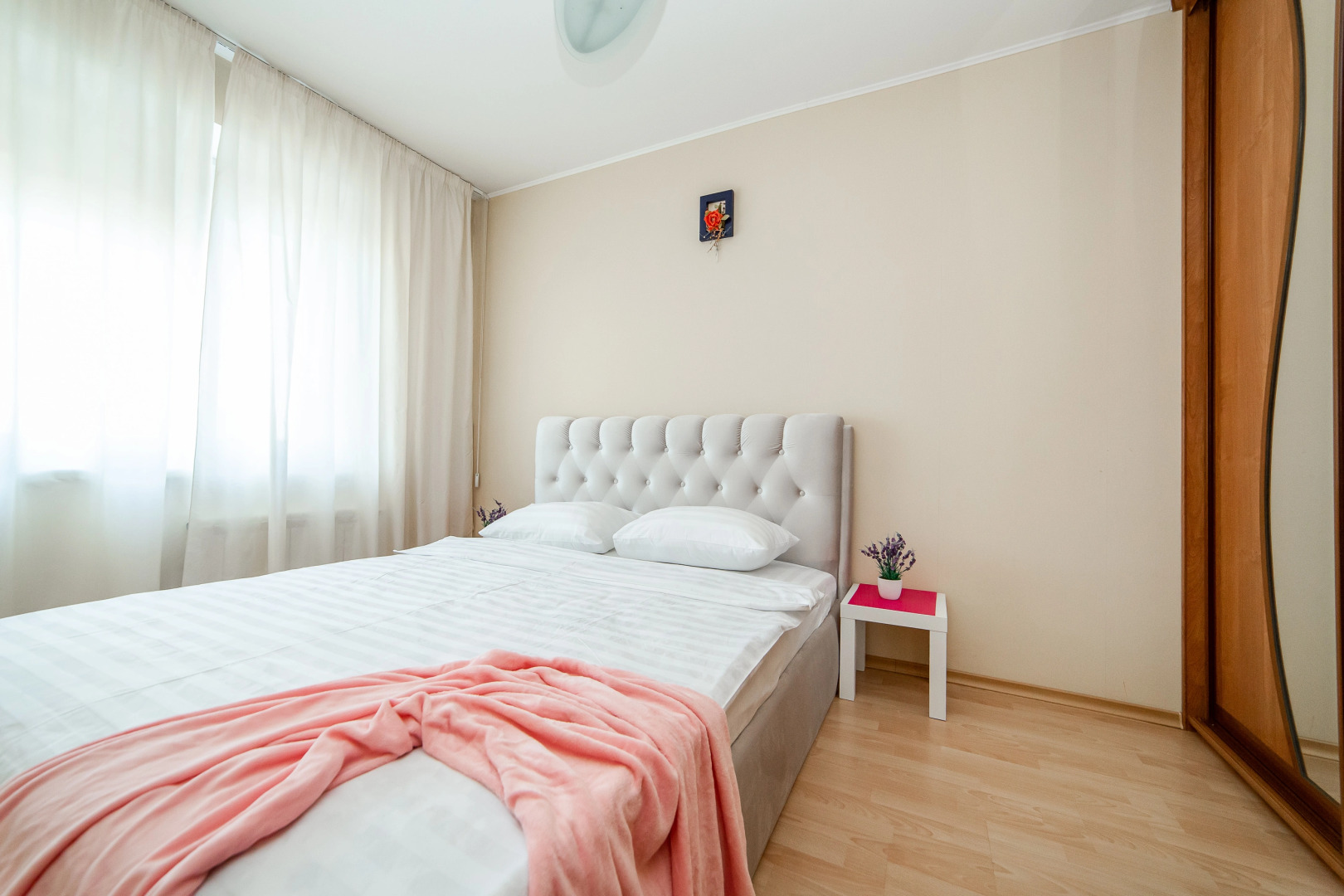 Трехкомнатные апартаменты GALLERY Minsk на Мельникайте с балконом