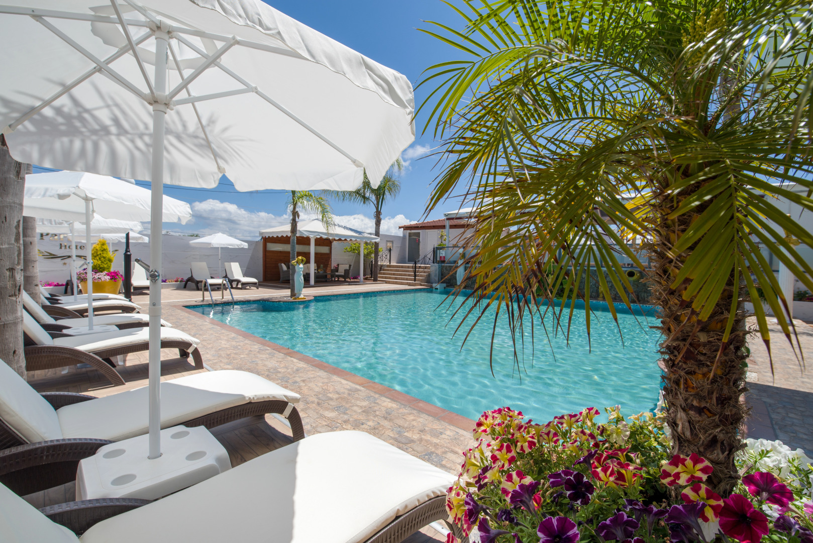 Отель Paradice Luxury Suites