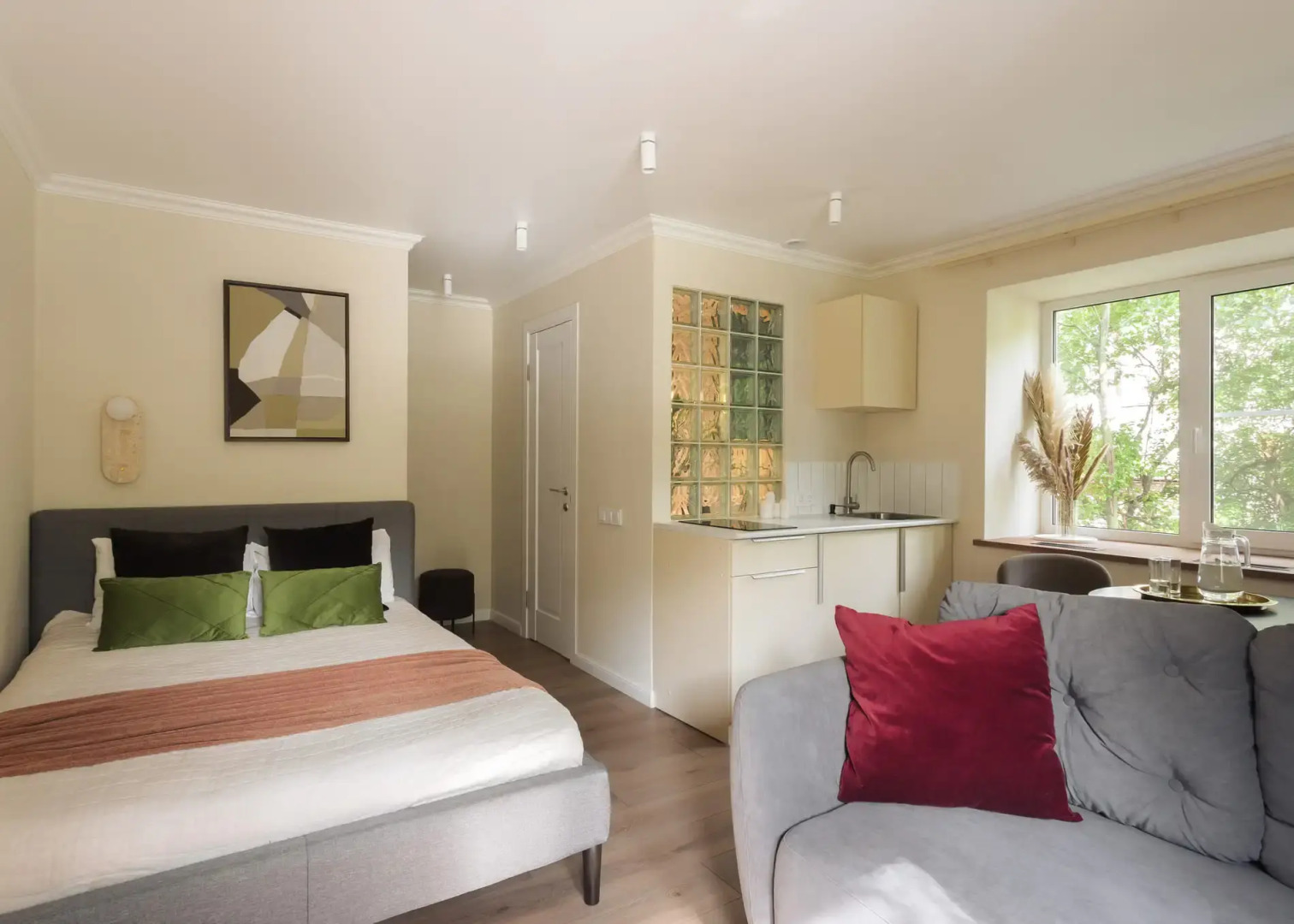 Апартаменты Душевно на Новолучанской 26.2