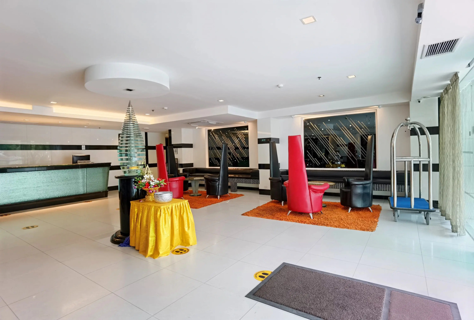 Отель Nova Suites Pattaya by Compass Hospitality