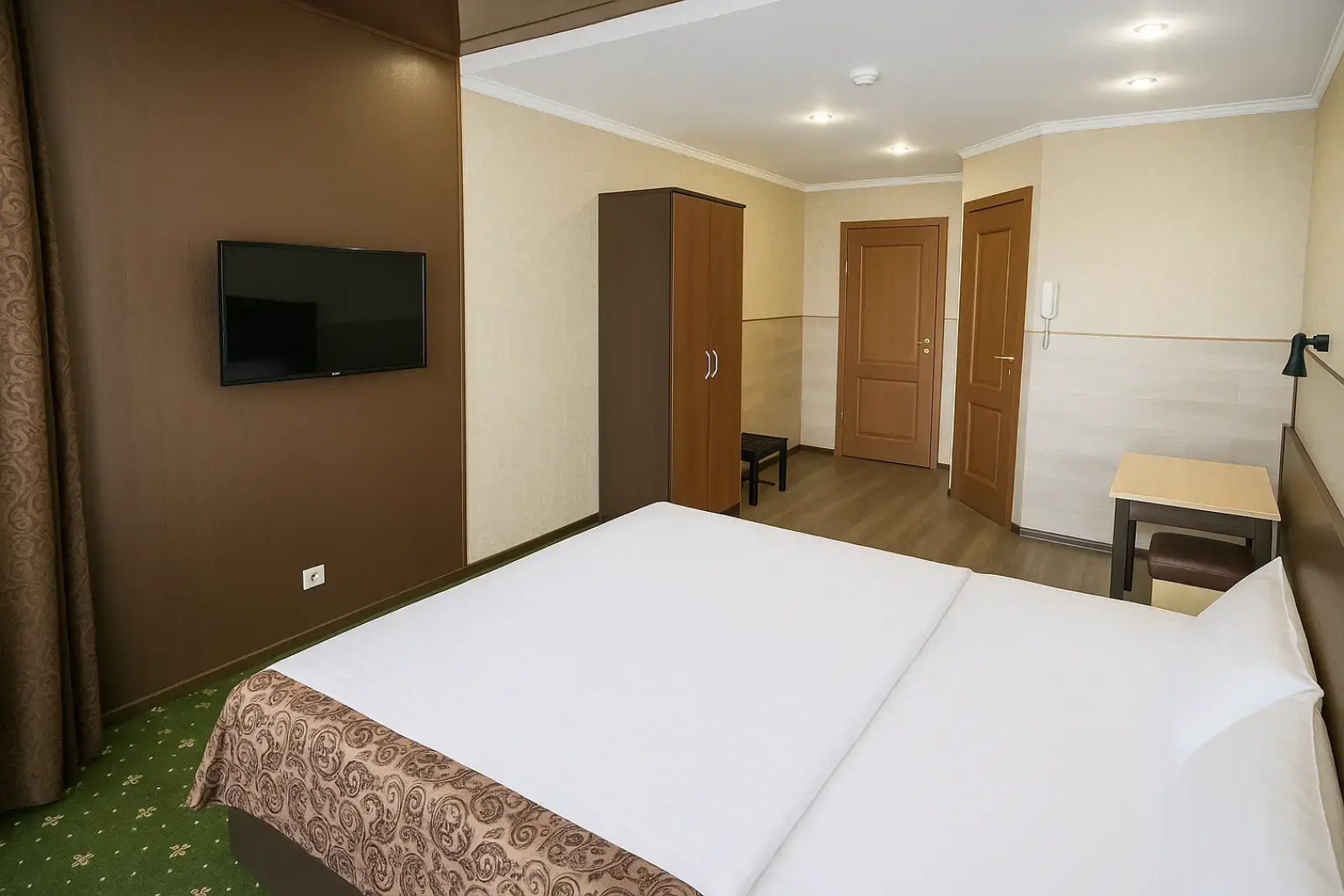 Отель Парадис