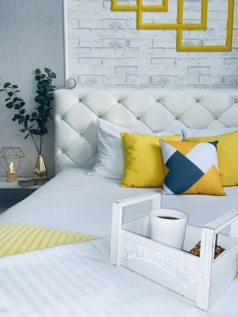 Студия Лимон возле парка и лебединого озера