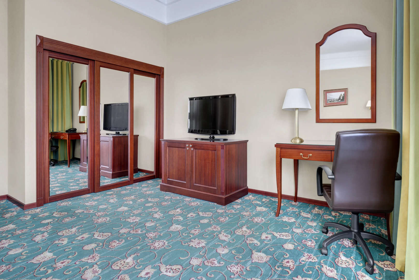 Отель Сафмар Тверская Москва (бывший Марриотт Тверская)