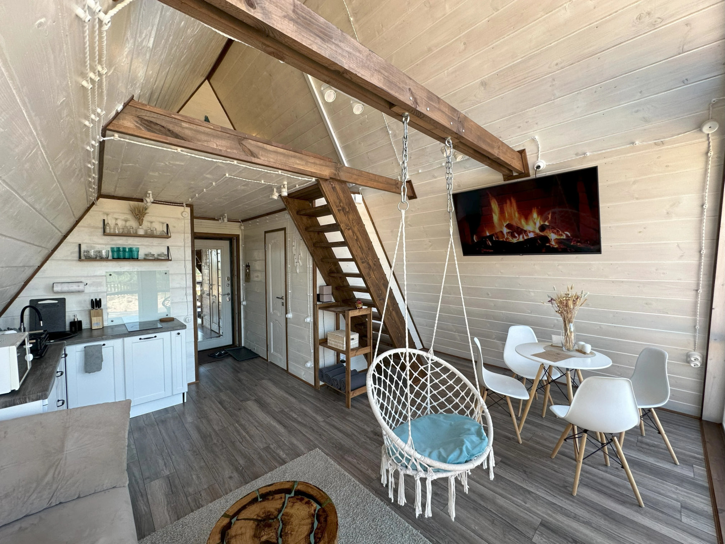 Частный дом Над Рекой с видом на Озеро