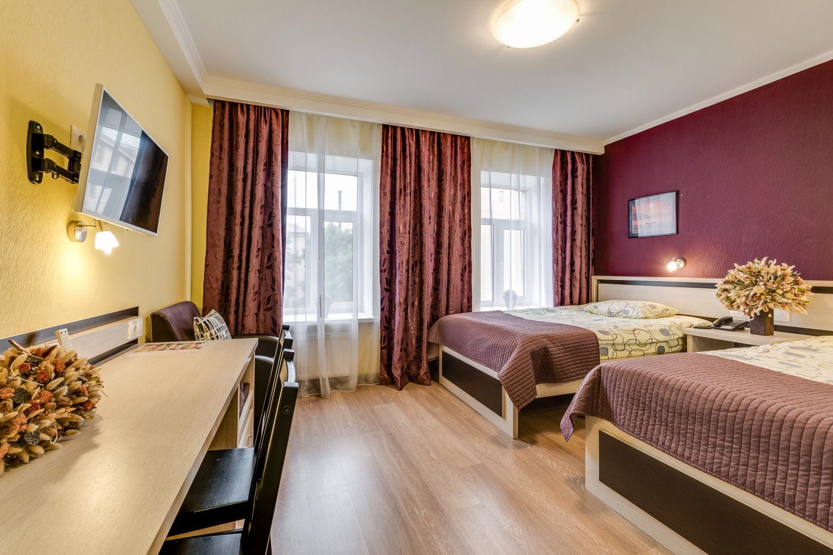 Отель Велес