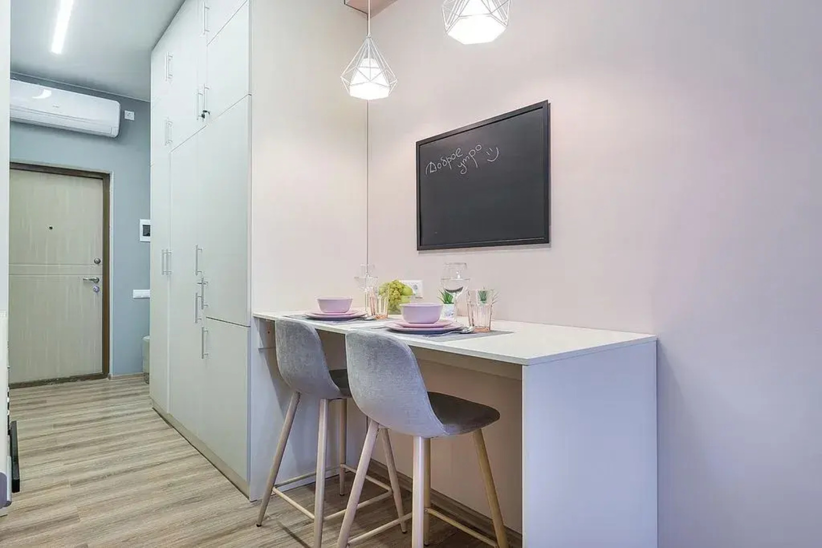 Апартаменты SKY INN Color Pink